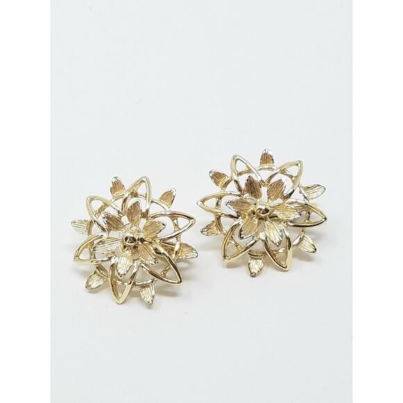 BOGO FREE VTG SARAH COV FLORAL EARRINGS CLIP ON - Picture 2 of 9